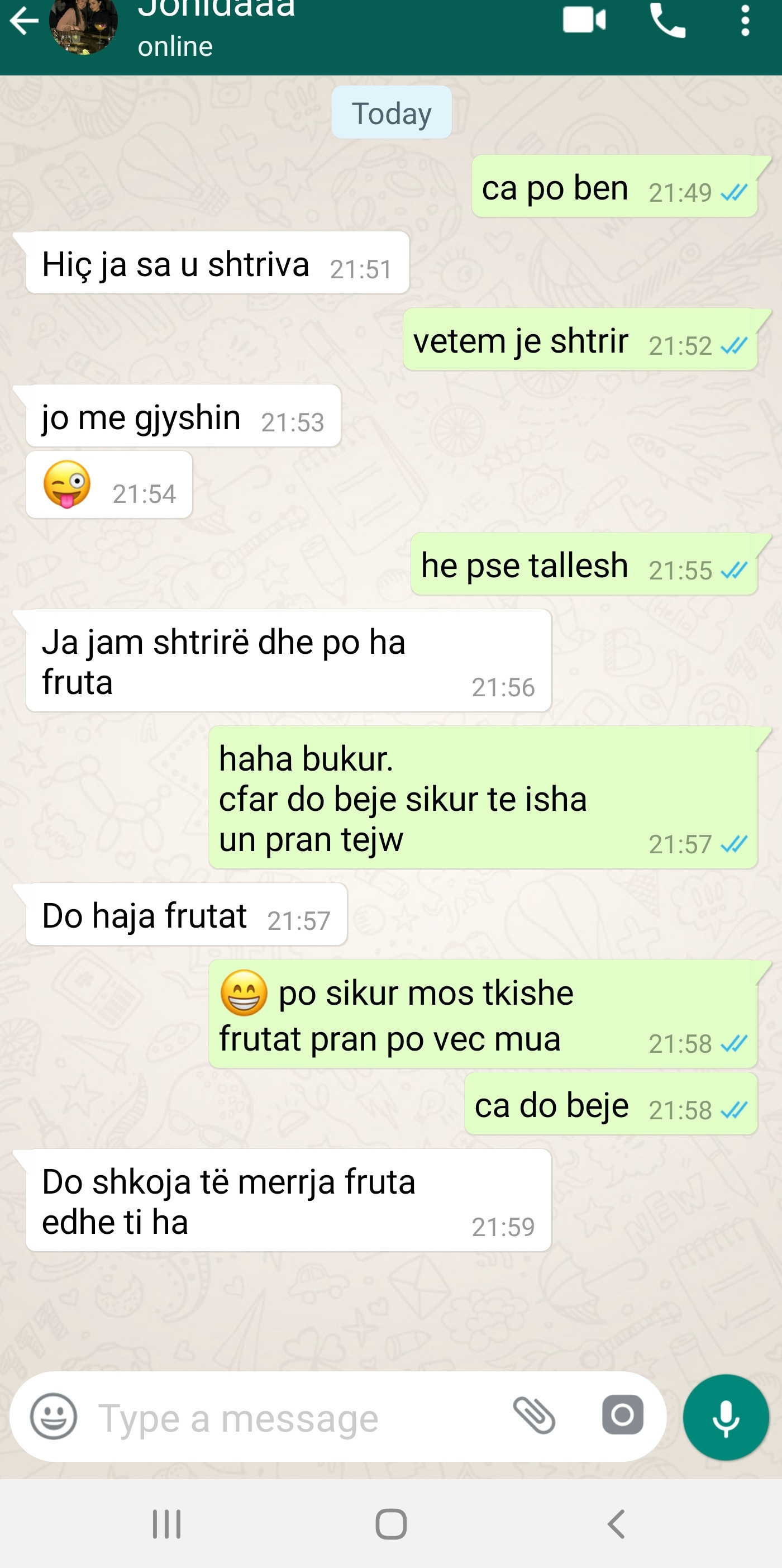 Jonida që do fruta