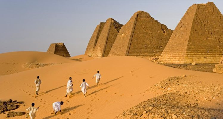 8. Cili shtet afrikan ka më shumë piramida?